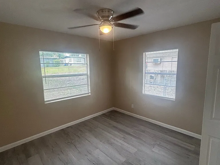 236 Hillside Dr — Photo 6