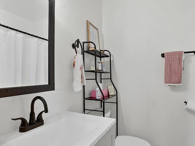 1549 Mount Vernon Ave #6 — Photo 7