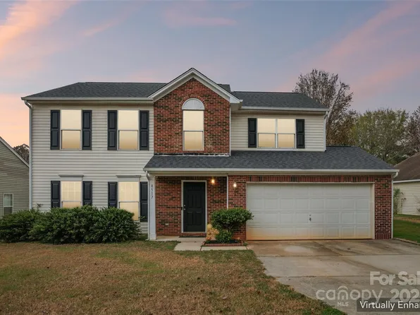 8517 Tweedsmuir Glen Ln, Charlotte, NC 28215