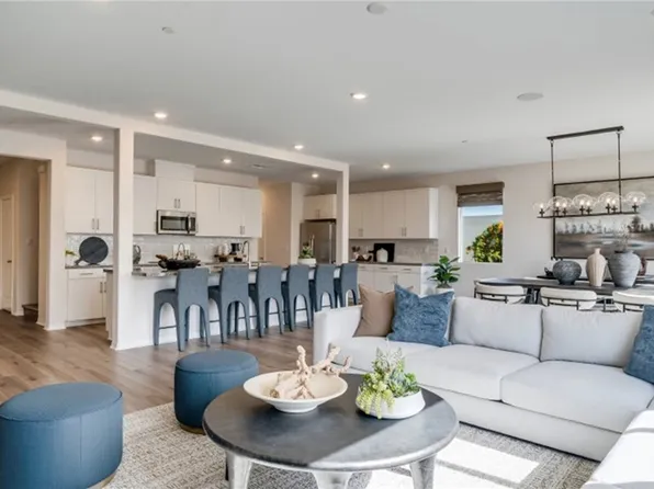 2392 Peach Tree Ln, Perris, CA 92570