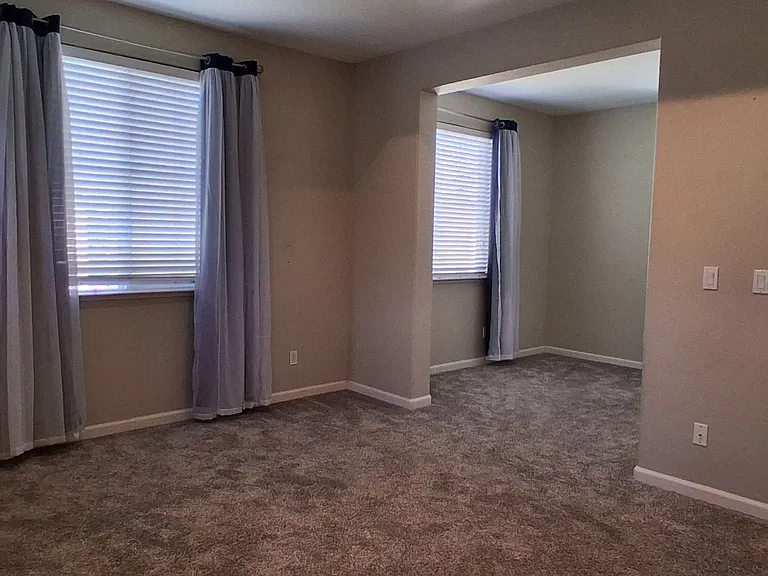 562 Ranger St — Photo 24