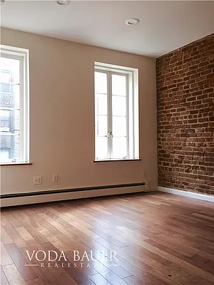 Rented by Voda Bauer Real Estate | media 17