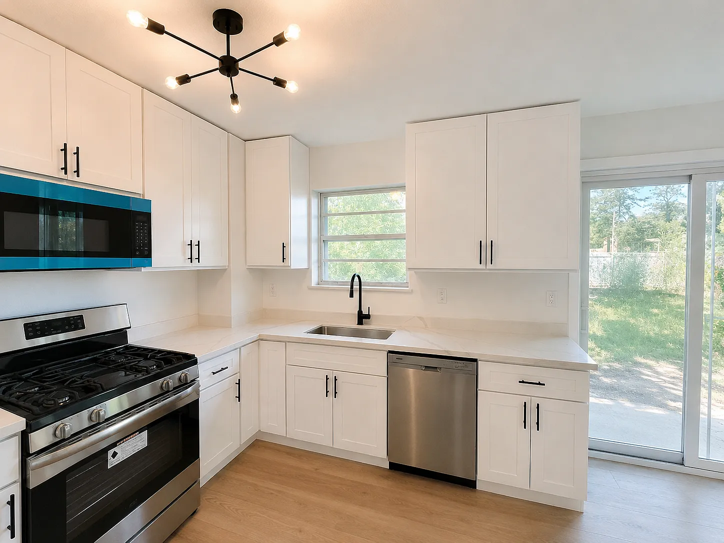 3 bed, 1170 sqft, $2,950 — Photo 1
