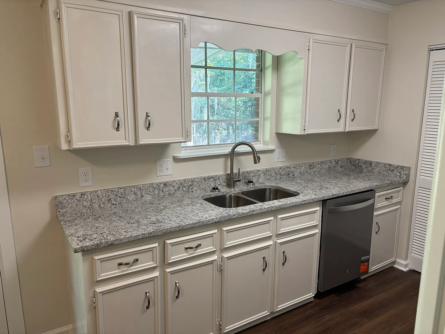 3 bed, 1943 sqft, $2,400 — Photo 4