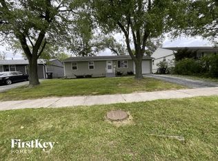 23 S Sycamore Ln, Glenwood, IL 60425