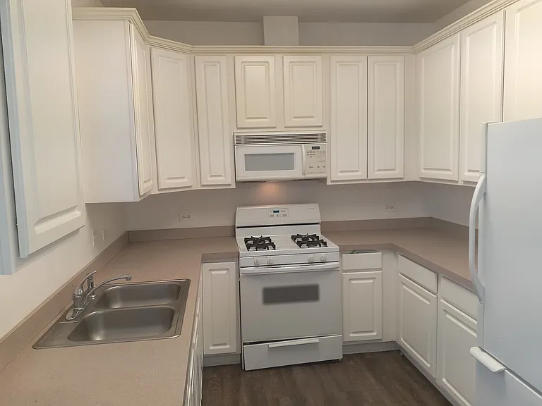 11 E Illinois Ave — Photo 12