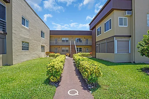 810 Burgundy St #Q Photo 1