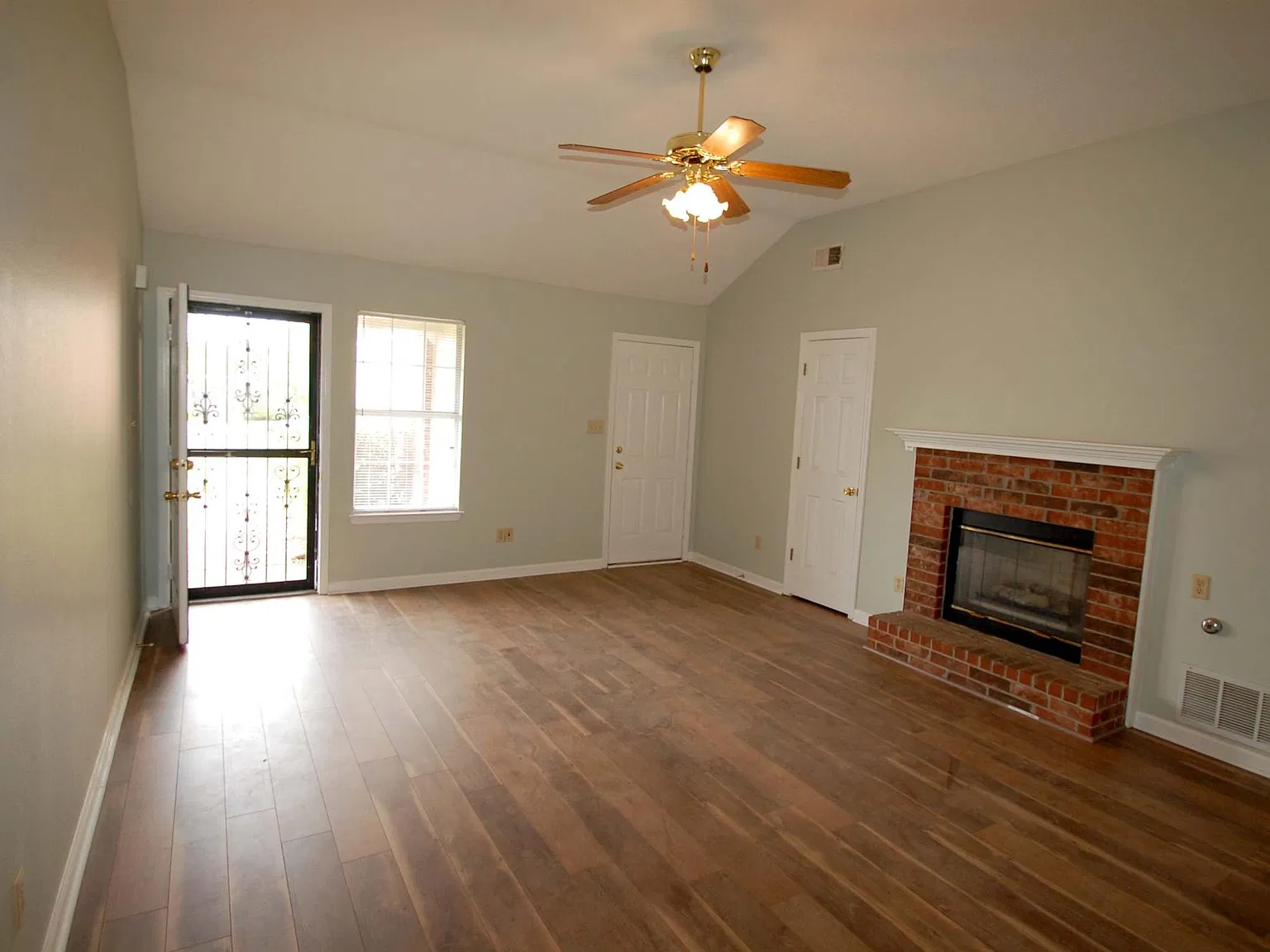 3 bed, 1280 sqft, $1,750 — Photo 3