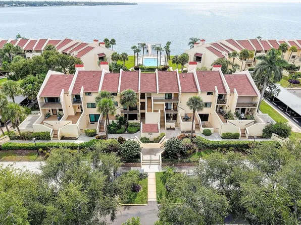 7510 SUNSHINE SKYWAY LANE S #T13, ST PETERSBURG, FL 33711
