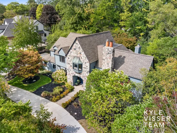 3131 Lake Dr SE, East Grand Rapids, MI 49506