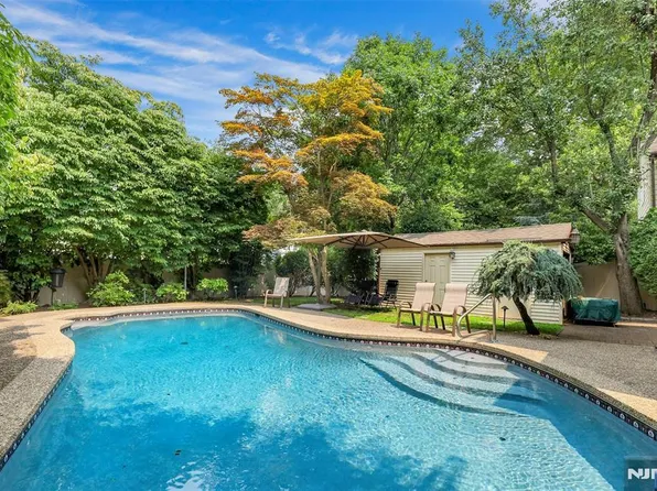 1330 Pennington Road, Teaneck, NJ 07666