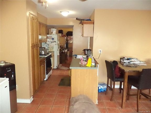 3rd image of 6 Adler Ct