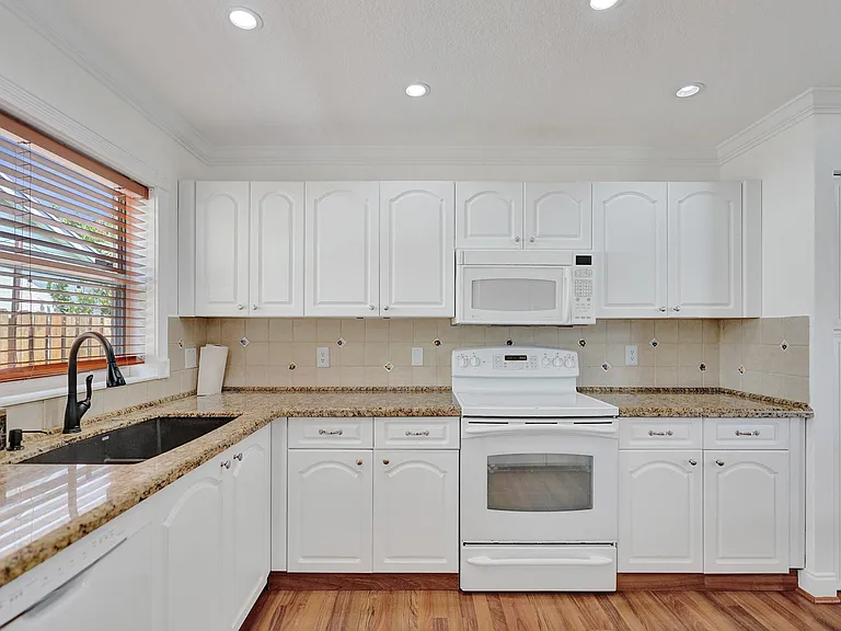 6817 Barnwell Dr — Photo 6