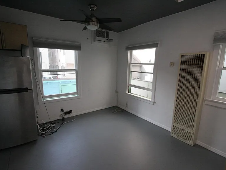 45 Ozone Ave #E — Photo 7