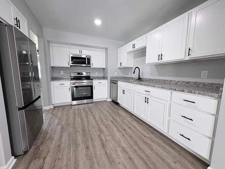 2624 Philip St — Photo 39