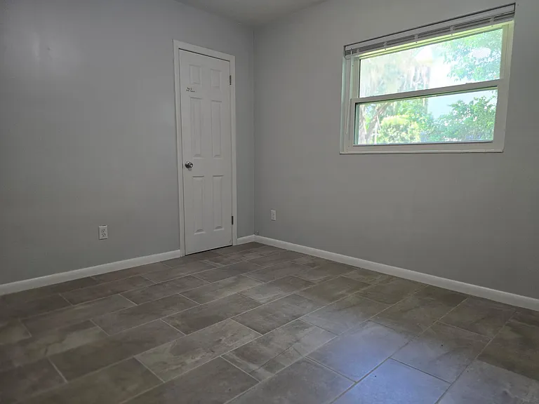 507 Lake Lulu Dr N — Photo 9