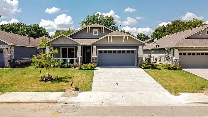 4 bed, 2.5 bath, 1818 sqft, $2,400 — Photo 3