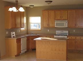 Kitchen w large work island