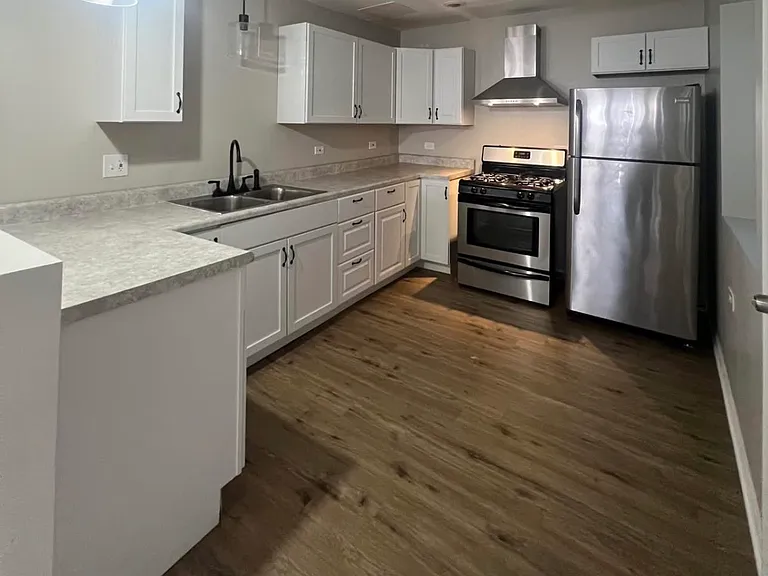 1724 W 66th St #B — Photo 8