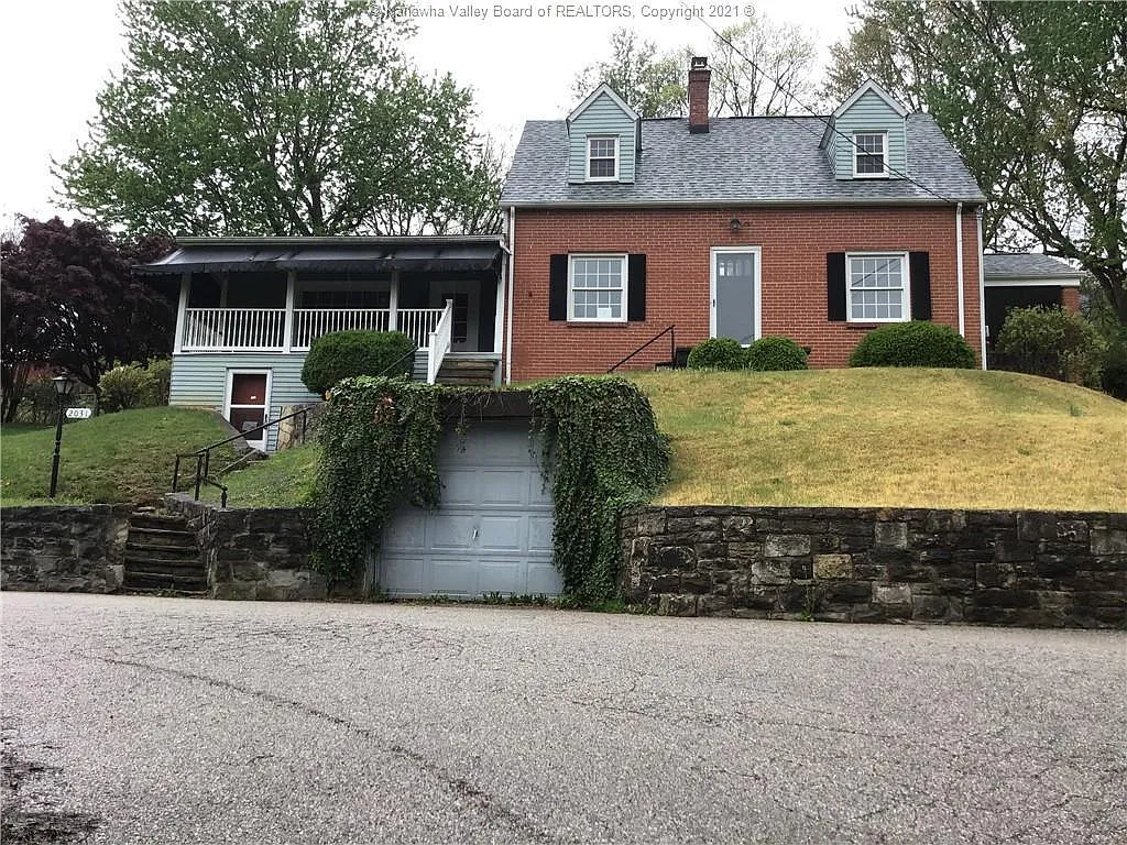 2031 Hudson St photo 1