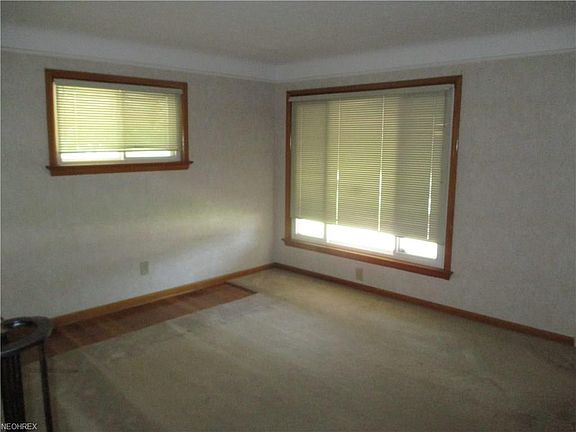 5th image of 261 E 260th St