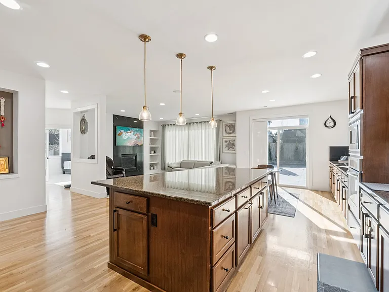 21011 SE 6th Pl — Photo 17