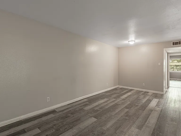 818 University Ave #7 — Photo 7