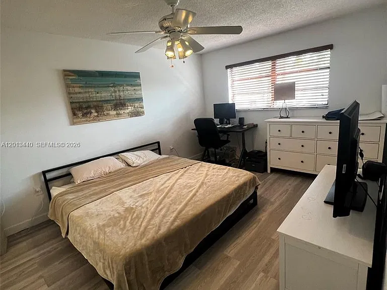 950 Euclid Ave #211 — Photo 8