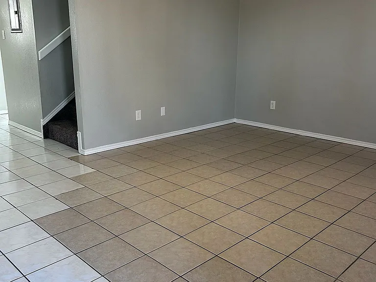 Las Violetas Apartments — Photo 57