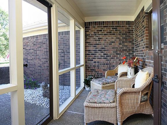 2nd image of 4055 Country Place Dr