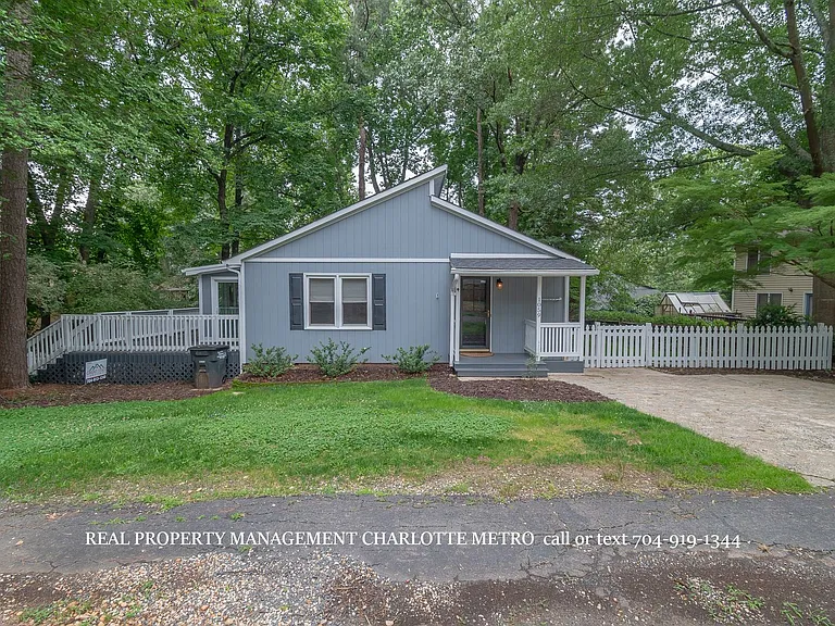 1059 Woodlake Ln — Photo 3