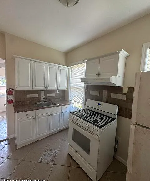 608 Emory St #2 — Photo 6