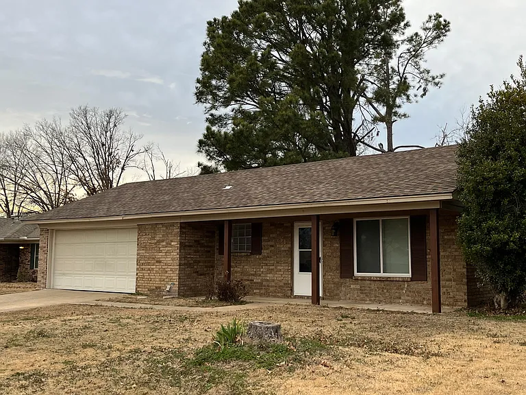 9405 Enid St — Photo 1