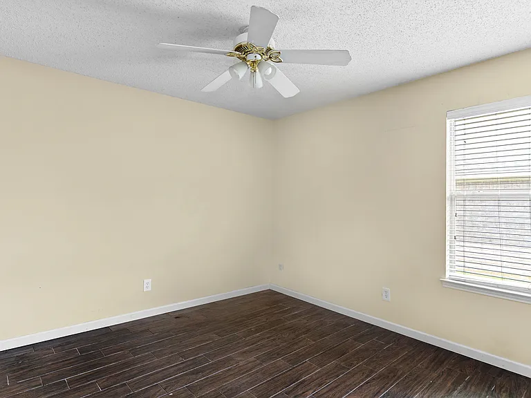 412 Dakota Dr — Photo 18