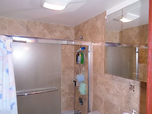 Rented by 18 REALTY | media 33