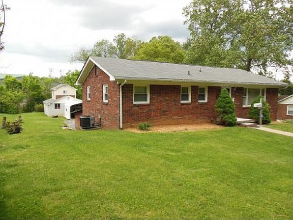 3rd image of 1027 Oakland Dr