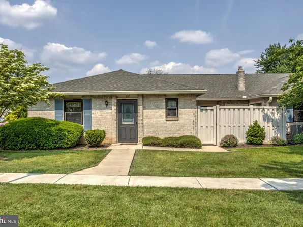 137 Valleybrook Dr, Lancaster, PA 17601