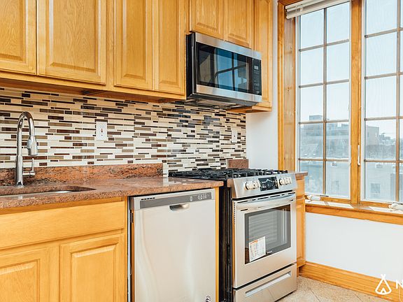 3rd image of 187 18th St #4F