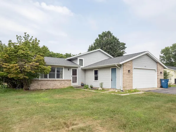 9372 Arrowhead Dr W, Scotts, MI 49088