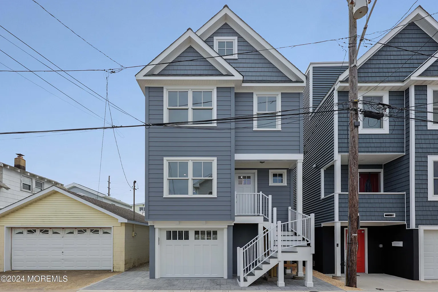 215 Bay Terrace photo 1