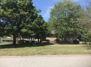 7142 Sansue Dr, Bethel Park, PA 15102