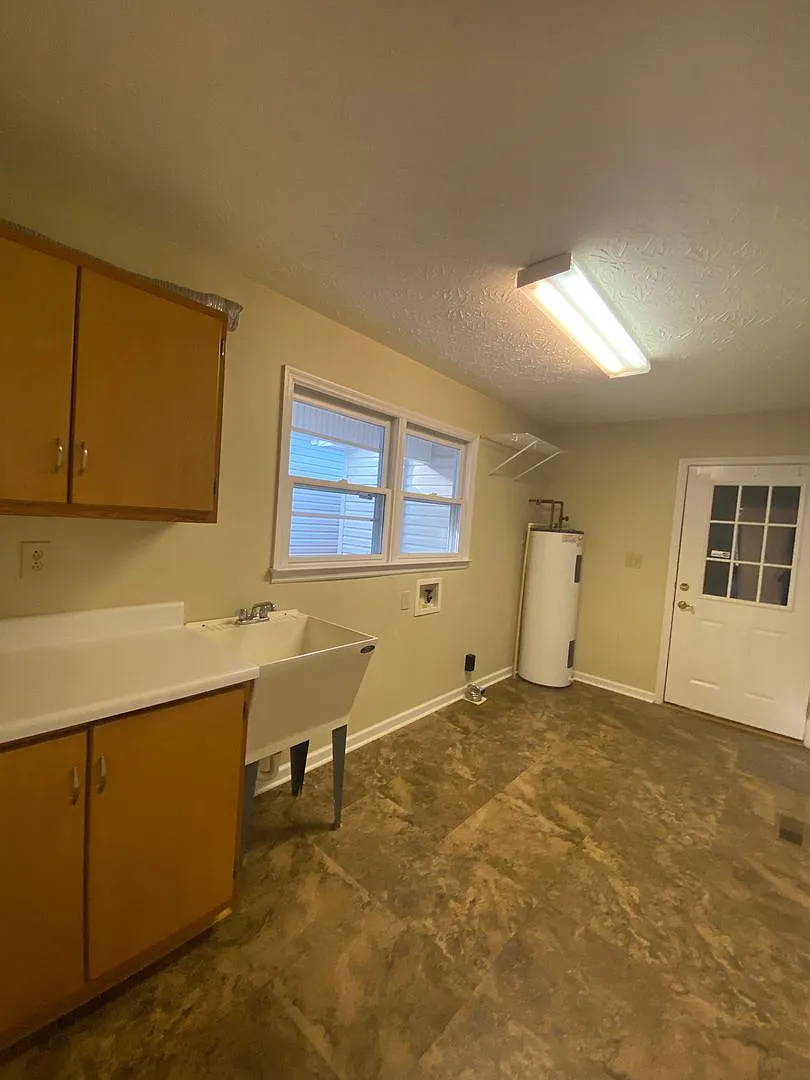 215 W. Francis Street — Photo 3