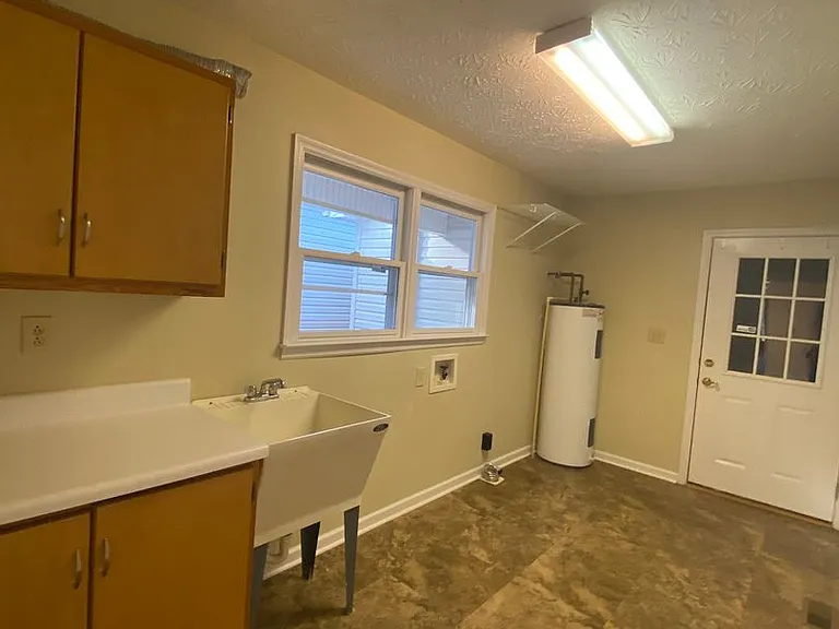 215 Francis St W — Photo 3