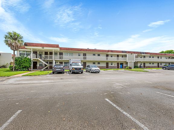 3rd image of 4165 SW 67th Ave APT 102B