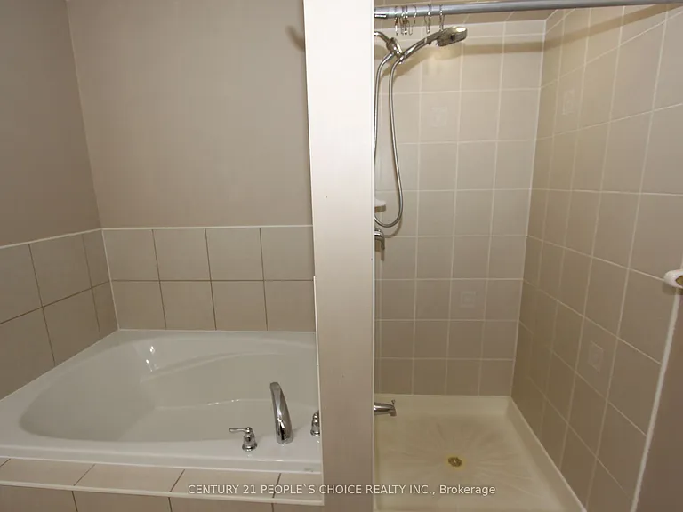 14 Thornbush Blvd — Photo 24