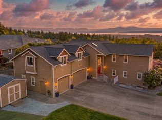 108 Glacier Peak Drive, Camano Island, WA 98282