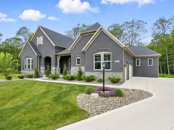 2917 Galway Dr, Brunswick, OH 44212