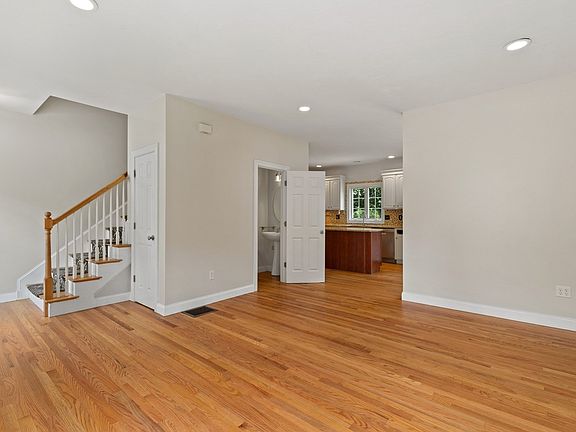 4th image of 72 River St #72