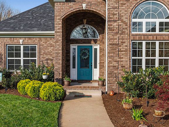 2nd image of 309 Crepe Myrtle Way
