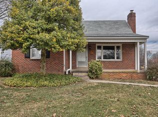 29 Village Dr, Lititz, PA 17601